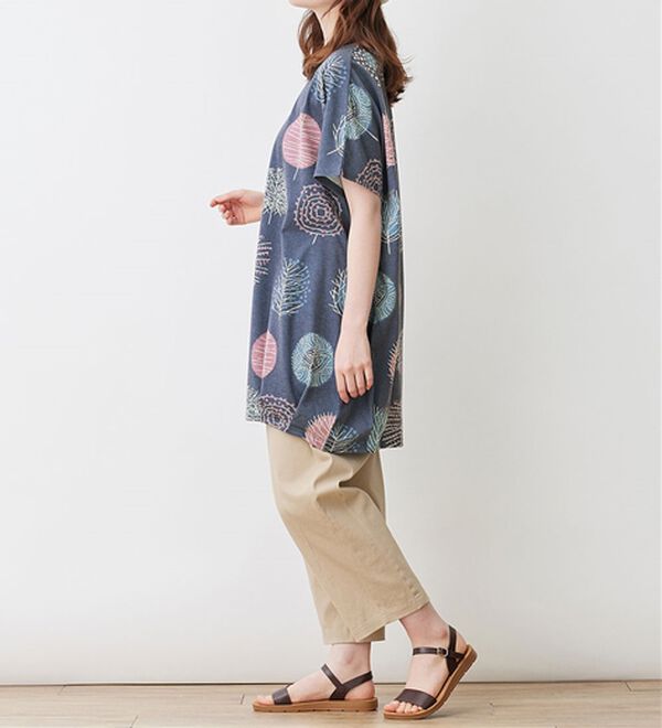 Viola e Viola（ヴィオラ エ ヴィオラ）の「ツリー柄ふんわりコクーンチュニック（チュニック）」｜詳細画像