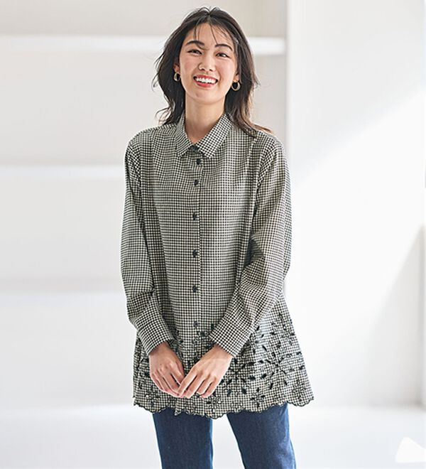 BELLUNA（ベルーナ）の「秋かおる裾刺しゅうチェック柄シャツ（シャツ）」｜ベージュ系