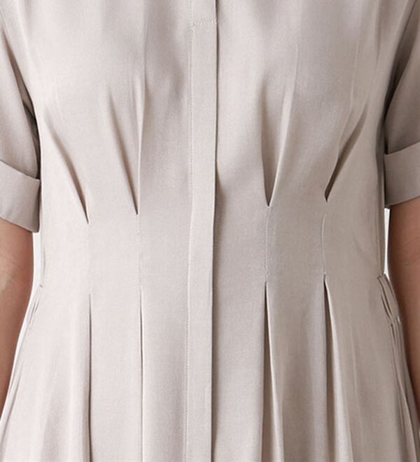 Pierrot（ピエロ）の「上品見えウエストタックシャツワンピース（カットソーワンピース）」｜詳細画像