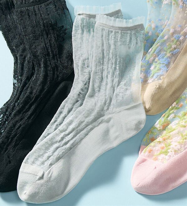 LAVIENNE（ラヴィエンヌ）の「華やかシアーソックス（靴下・ストッキング）」｜レースグレー