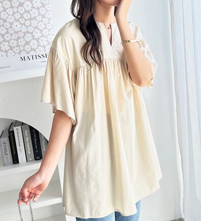 GeeRA（ジーラ）の「フレアー袖キーネックブラウス（ブラウス）」