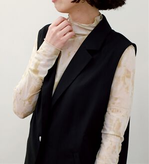BELLUNA（ベルーナ）の「ドロスト使いテーラードジレ（ベスト）」｜黒
