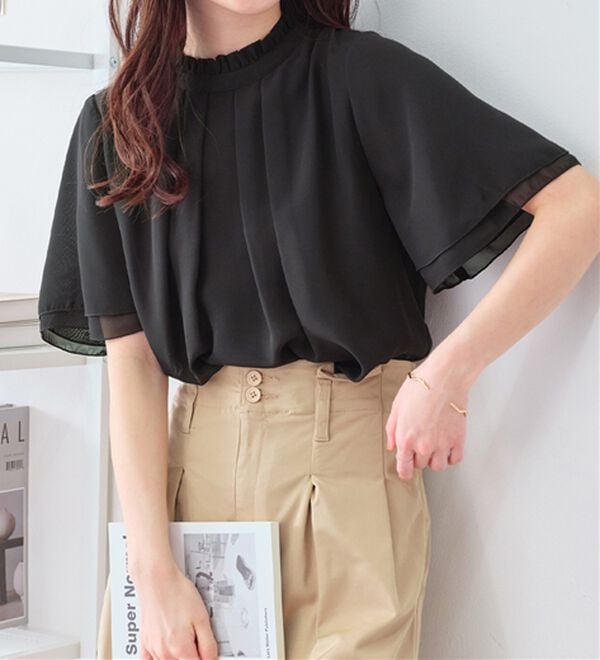 Viola e Viola（ヴィオラ エ ヴィオラ）の「フリル衿シフォンタックブラウス【半袖】（ブラウス）」｜詳細画像