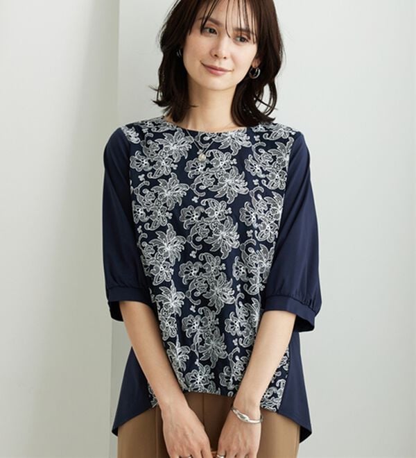 BELLUNA（ベルーナ）の「配色花柄刺しゅうブラウス（アンサンブル）」｜ネイビー系