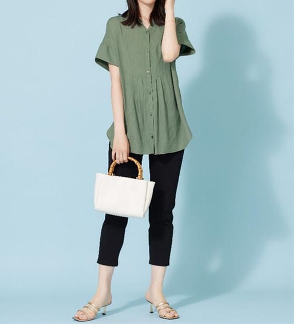 BELLUNA（ベルーナ）の「麻調素材タック使いシャツチュニック（ブラウス）」｜詳細画像