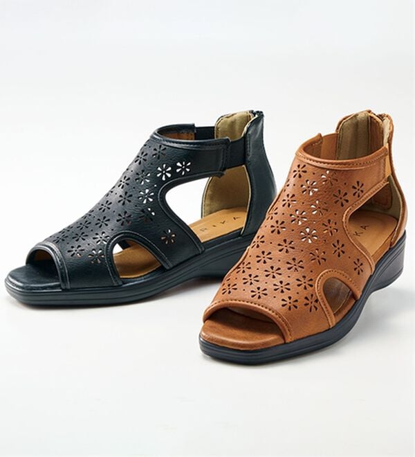 BELLUNA（ベルーナ）の「５Ｅパンチングサマーブーツ（サンダル・ミュール）」｜詳細画像