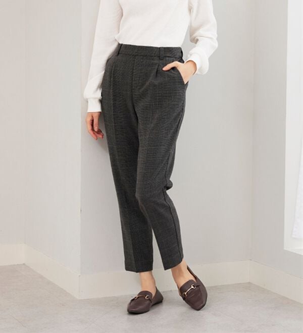 BELLUNA（ベルーナ）の「サマ見え(スーパーウォーム)ウール調素材美脚テーパードパンツ（テーパードパンツ）」｜チャコール&times;ブラウン