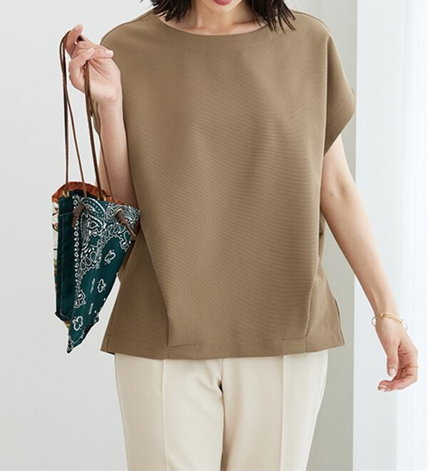 BELLUNA（ベルーナ）の「ミニワッフル素材裾タックプルオーバー（カットソー）」｜詳細画像