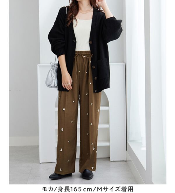 Viola e Viola（ヴィオラ エ ヴィオラ）の「花柄刺繍ＥＡＳＹストレートパンツ（フルレングスパンツ）」｜詳細画像