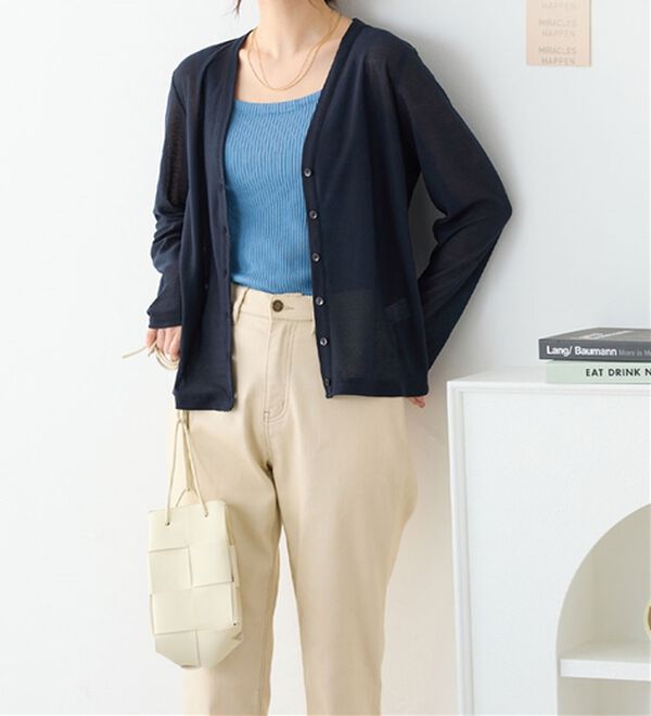 Viola e Viola（ヴィオラ エ ヴィオラ）の「ＶネックベーシックＵＶカーディガン（ニットカーディガン）」｜詳細画像