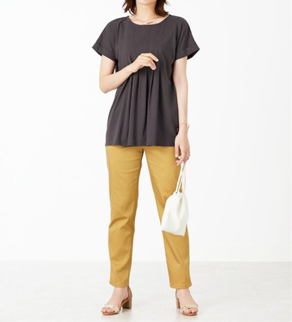 BELLUNA（ベルーナ）の「汗ジミ対策！タックデザインチュニック（チュニック）」｜詳細画像