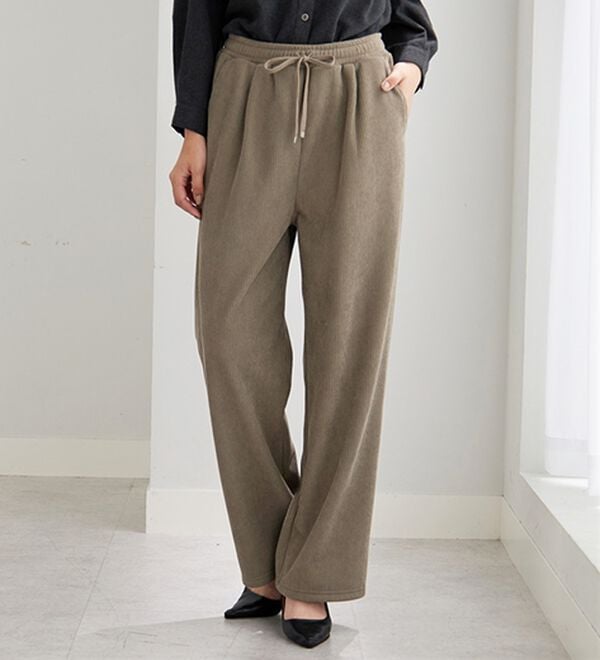 BELLUNA（ベルーナ）の「なめらか裏ベロアコーデュロイワイドパンツ（ワイドパンツ・ガウチョ）」｜詳細画像