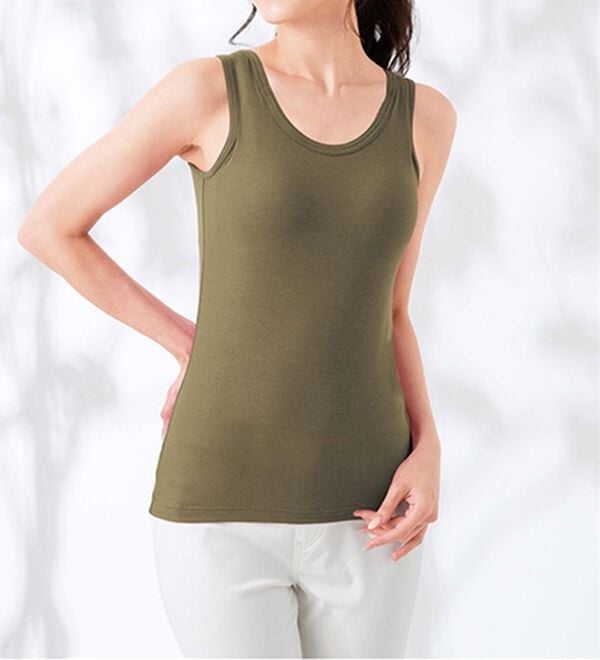LAVIENNE（ラヴィエンヌ）の「４０代からの綿混快適カップ付タンクトップ（ブラトップ・カップ付きインナー）」｜カーキ