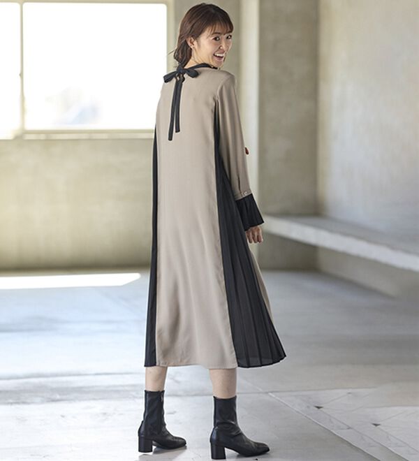 BELLUNA（ベルーナ）の「大人のモノトーンを着こなす配色プリーツワンピース（その他ワンピース）」｜詳細画像