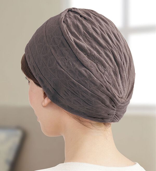 「なめらかシルク１００％国産おうち帽子（帽子）」｜ブラウン