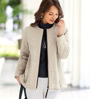 BELLUNA（ベルーナ）の「《軽くて暖かい！》英字キルト中わたデザインジャケット（ハーフコート）」｜詳細画像