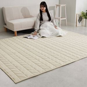 iellio（イエリオ）の「ふわふわ感触！はっ水ふっくらキルトラグ＜裏面滑り止め加工付・洗濯機で洗える・麻風・オールシーズン・おしゃれ＞（ラグ）」｜ベージュ