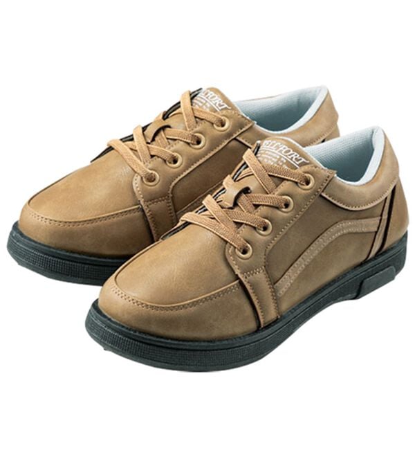 BELLUNA（ベルーナ）の「柔らかフィットのレザーライクシューズ（スニーカー）」｜オーク