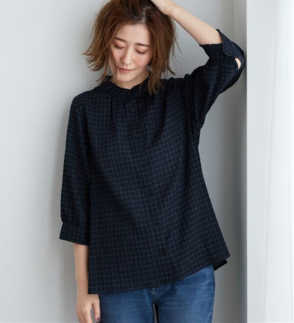 BELLUNA（ベルーナ）の「【お気軽シャツ】ぽこぽこ素材衿＆袖フリルデザインブラウス（ブラウス）」｜グリーン系チェック