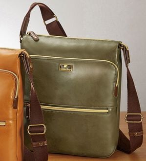 「＜ゴールデンベア＞卓越した手ざわり人工皮革のショルダー（メンズショルダーバッグ）」｜グリーン