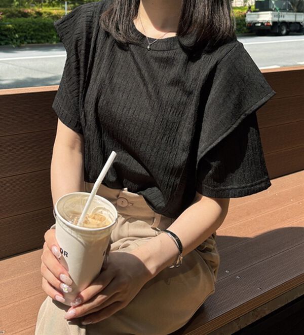 GeeRA（ジーラ）の「ラッフルショルダー表面感カットソー（カットソー）」｜詳細画像