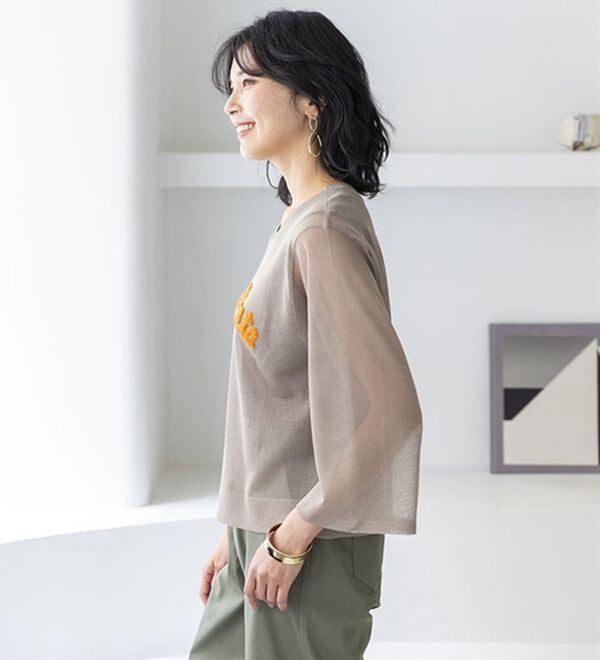 BELLUNA（ベルーナ）の「サガラ刺しゅうシアーニットプルオーバー（ニット・セーター）」｜詳細画像