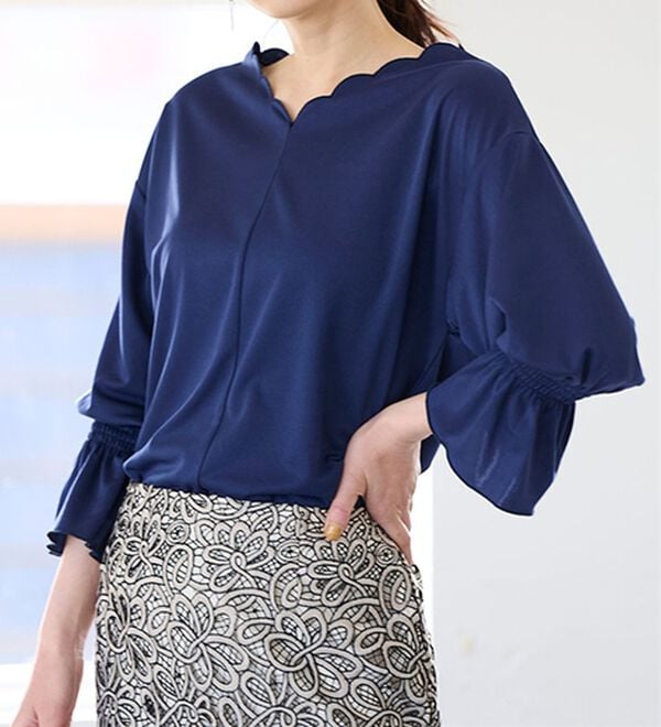 RANAN（ラナン）の「ひんやり！キャンディースリーブスカラップブラウス（カットソー）」｜ネイビー