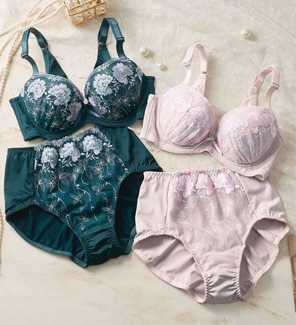 LAVIENNE（ラヴィエンヌ）の「大人の背中美ブラ＆ショーツ（ブラジャー）」｜詳細画像