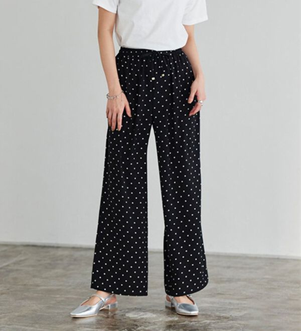 Pierrot（ピエロ）の「【接触冷感・吸水速乾】夏に快適！ウォッシャブルイージーパンツ（その他パンツ）」｜ドット／ブラック