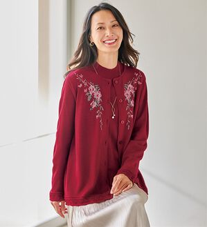 BELLUNA（ベルーナ）の「クロスステッチ刺しゅうカーディガンアンサンブル（ニットカーディガン）」｜レッド