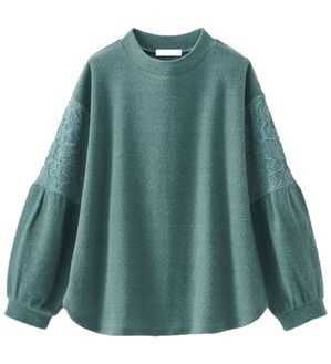 BELLUNA（ベルーナ）の「ふんわり起毛素材袖レース使いプルオーバー（カットソー）」｜エメラルドグリーン