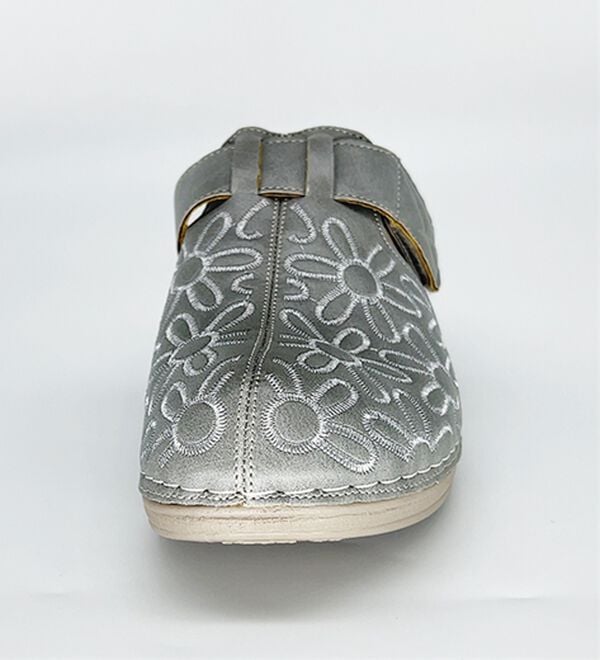 BELLUNA（ベルーナ）の「刺しゅうデザイン柔らかソールミュール（サンダル・ミュール）」｜詳細画像