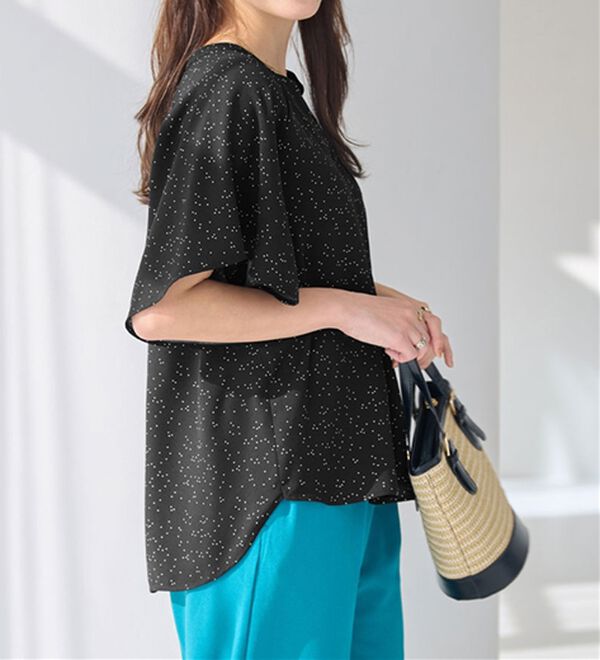 Viola e Viola（ヴィオラ エ ヴィオラ）の「【接触冷感】さらっと涼感フレアスリーブブラウス（ブラウス）」｜詳細画像