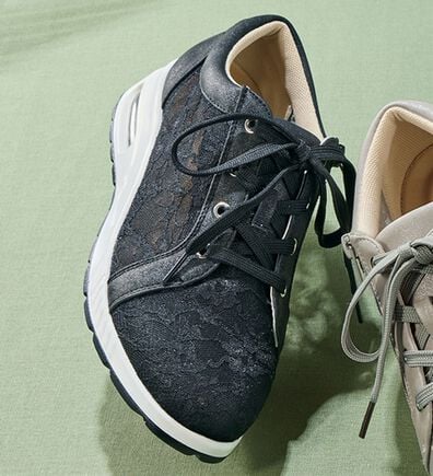 BELLUNA（ベルーナ）の「５Ｅレース使いエアースニーカー（スニーカー）」