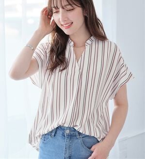 alotta（アロッタ）の「【４つの機能付】ひんやりスキッパーＴシャツブラウス（ブラウス）」｜ボルドー系ストライプ
