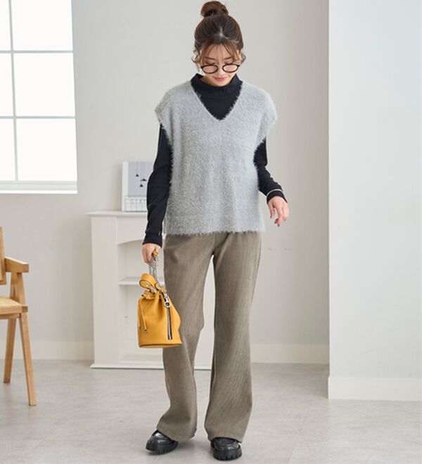 BELLUNA（ベルーナ）の「シュッと体型カバー！縦リブ素材裏ベロアフレアーパンツ（フルレングスパンツ）」｜詳細画像