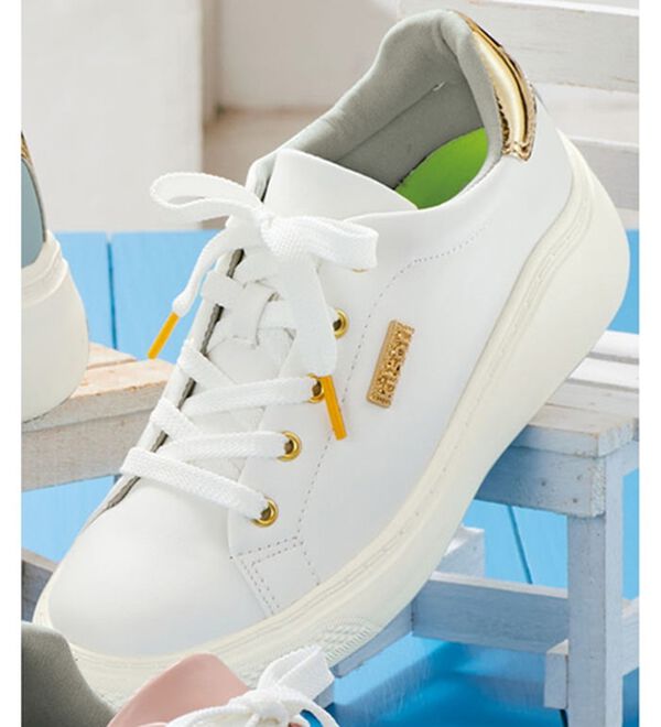 BELLUNA（ベルーナ）の「＜ＫｉｔｓｏｎＬＡ＞はっ水軽量スニーカー（スニーカー）」｜白