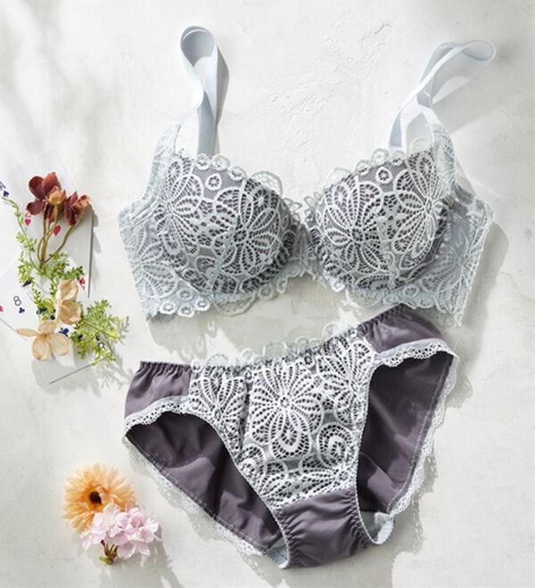 YU'NOW（ユナウ）の「レーシー脇高スッキリブラ＆ショーツ　～配色カラー～（ブラジャー＆ショーツセット）」｜グレー系