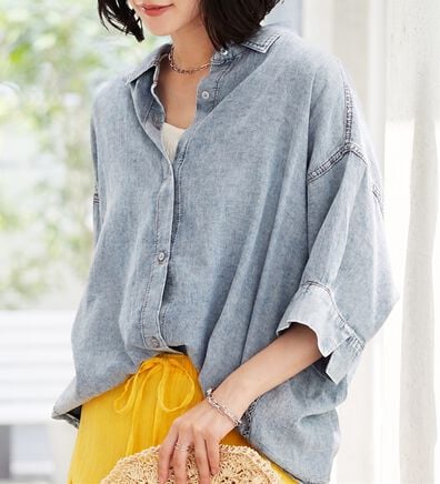 BELLUNA（ベルーナ）の「シアーデニム素材裾タックゆったりシャツ（シャツ）」