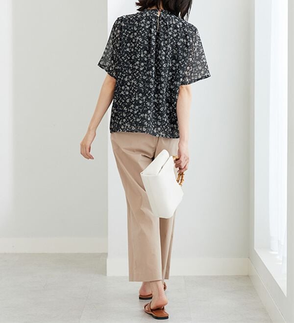 BELLUNA（ベルーナ）の「〈日比谷花壇〉フリル衿シフォンブラウス（ブラウス）」｜詳細画像