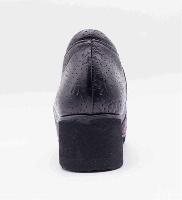 BELLUNA（ベルーナ）の「＜マテラ＞５Ｅ幅広フラワー本革型押シューズ（フラットシューズ）」｜詳細画像