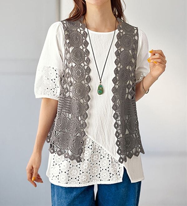 BELLUNA（ベルーナ）の「体型隠してフェミニンコーデ♪刺しゅう切替ブラウス（ブラウス）」｜詳細画像