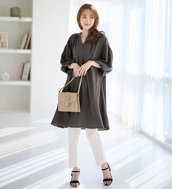 alotta（アロッタ）の「パフ袖とろみブラウスチュニックワンピース（チュニックワンピース）」｜チャコール