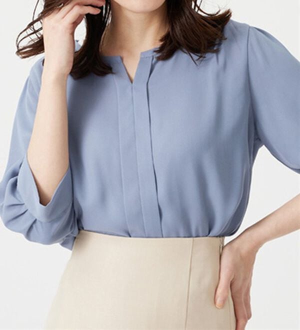 BELLUNA（ベルーナ）の「【接触冷感】機能付ジョーゼット素材キーネックブラウス（ブラウス）」｜ブルーグレー