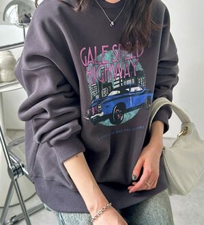 GeeRA（ジーラ）の「ラフィックヴィンテージ風裏起毛スウェット（カットソー）」｜チャコール