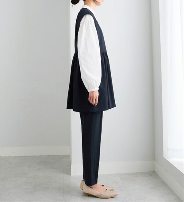 Viola e Viola（ヴィオラ エ ヴィオラ）の「【ブラウス付3点セット】コーデ決まるペプラムジレセットスーツ（パンツスーツ）」｜詳細画像