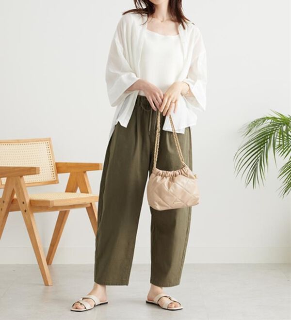 BELLUNA（ベルーナ）の「綿スラブ素材タックデザインコクーンパンツ（フルレングスパンツ）」｜詳細画像