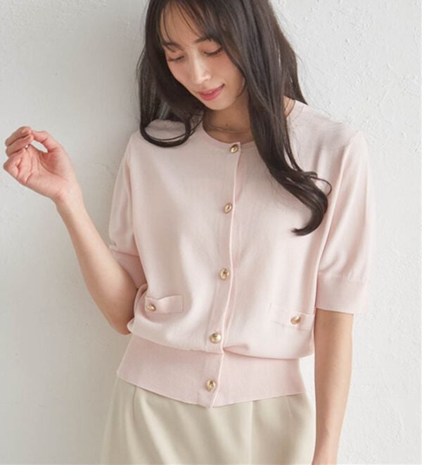 RANAN（ラナン）の「【６つの機能付】ひんやりゴールド調ボタン５分袖ニットカーデ（ニットカーディガン）」｜詳細画像