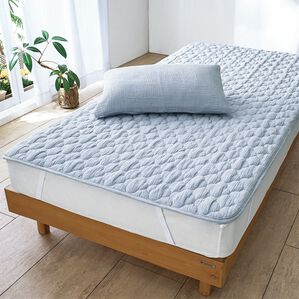 iellio（イエリオ）の「綿１００％水洗い二重ガーゼ寝具シリーズ＜ダブルガーゼ・ふんわりガーゼ敷パッド・枕カバー・ガーゼケット＞（敷パッド）」｜ブルー