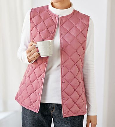 BELLUNA（ベルーナ）の「洗える！軽量ダウンキルトベスト（ポーチ付）（ベスト）」